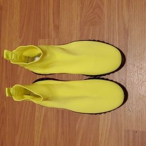 Women Cape Robbin Slip On Sneakers